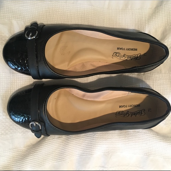 faded glory women's buckle toe flat